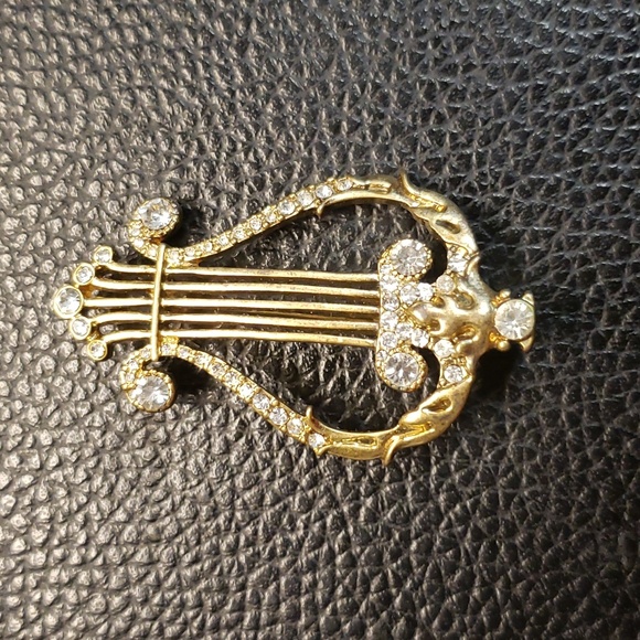 Monet Signed Vintage Ancient Harp Golden Brooch Pin Gold Tone and Rhinestones - Picture 1 of 11